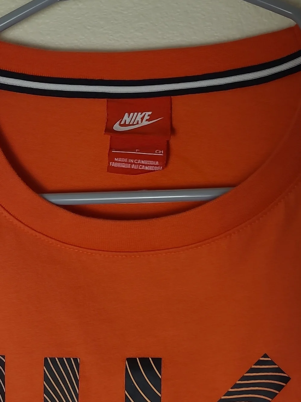 Nike Womens Boxy Cropped Graphic T Shirt Sz S Vibrant Orange Optical Wave Sleeve
